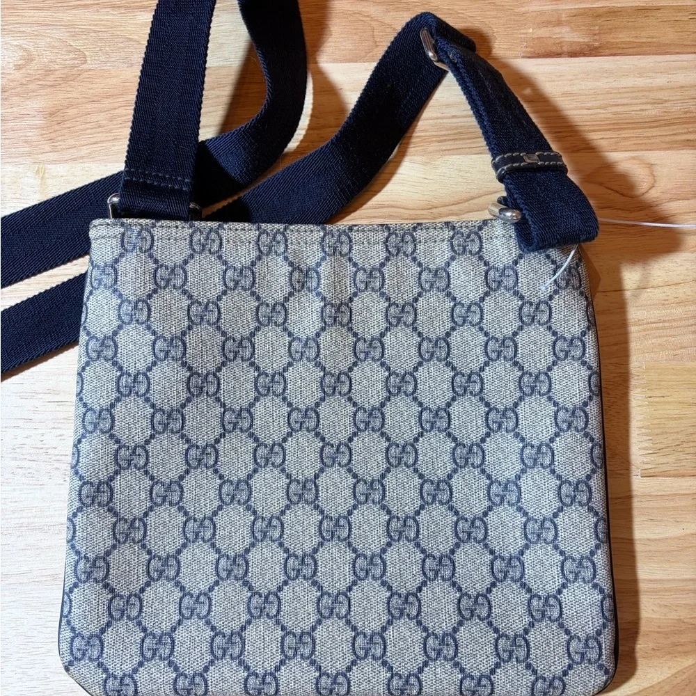Gucci Beige and Navy Crossbody Bag - Picture 2 of 10